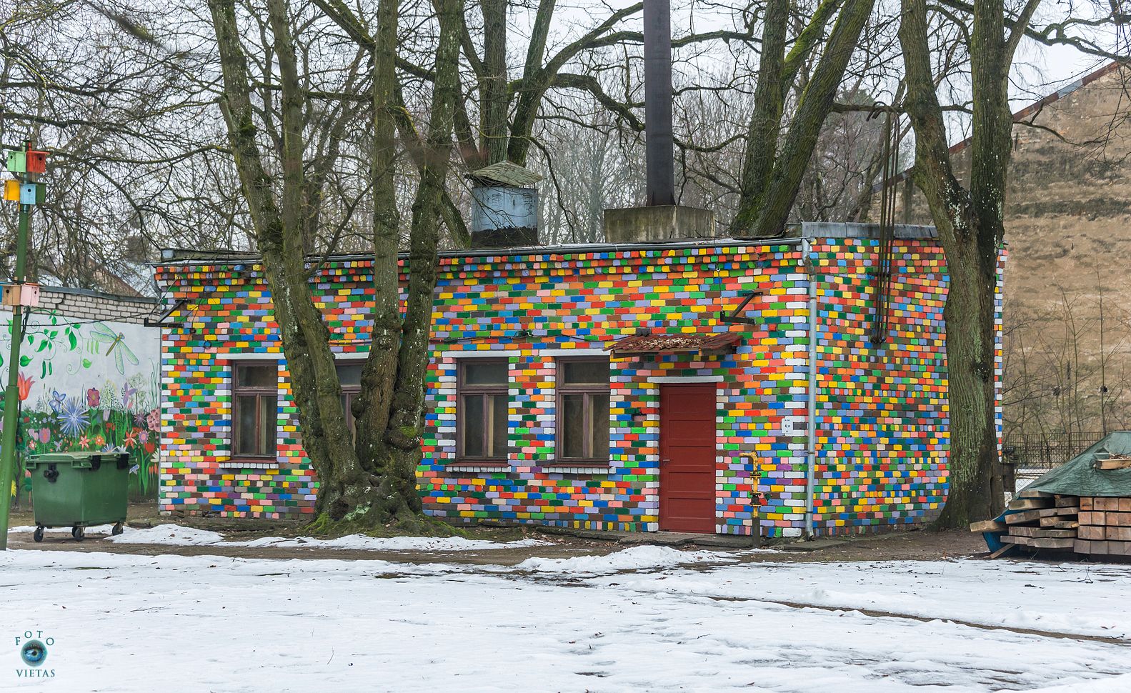 Altonavas iela 6, Rīga - Pārdaugavas bērnu un jauniešu centra “Altona” pagalms